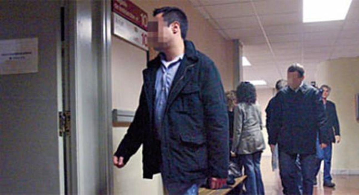 Los mossos procesados entran en el juzgado para declarar, en diciembre del 2006. Los mossos procesados entran en el juzgado para declarar, en diciembre del 2006.