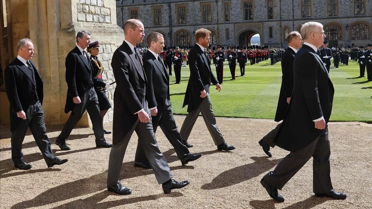 Los príncipes Eduardo y Enrique en el funeral del Duque de Edimburgo. Los príncipes Eduardo y Enrique en el funeral del Duque de Edimburgo.