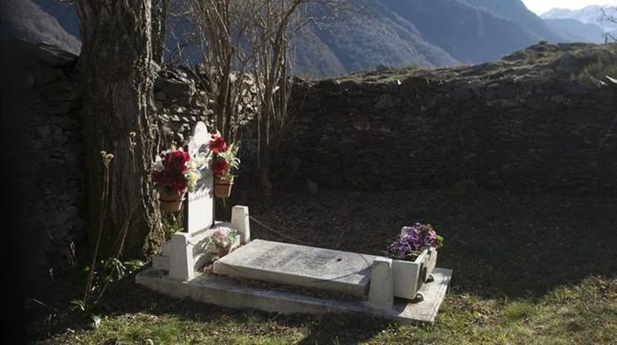 El pequeño cementerio que alberga la tumba de Teresa de Belana, en las afueras de Bausen. El pequeño cementerio que alberga la tumba de Teresa de Belana, en las afueras de Bausen.
