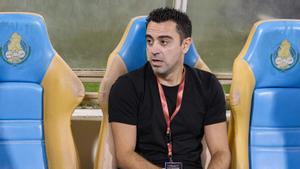 Xavi, en el banquillo del Al-Gharafah Stadium de Doha.