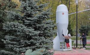 Monumento a la bomba nuclear táctica rusa RDS4, Tatiana, en Moscú, el pasado 13 de octubre.
