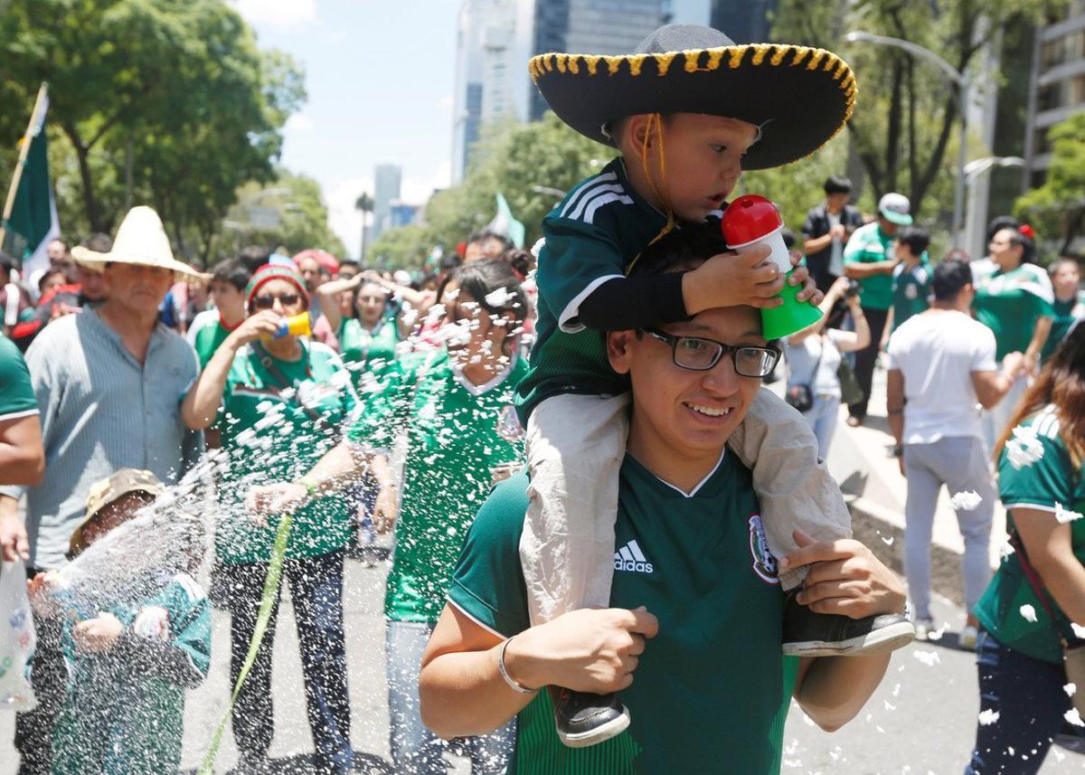 Todo México se lanzó a la calle para celebrar la histórica victoria ante Alemania.
