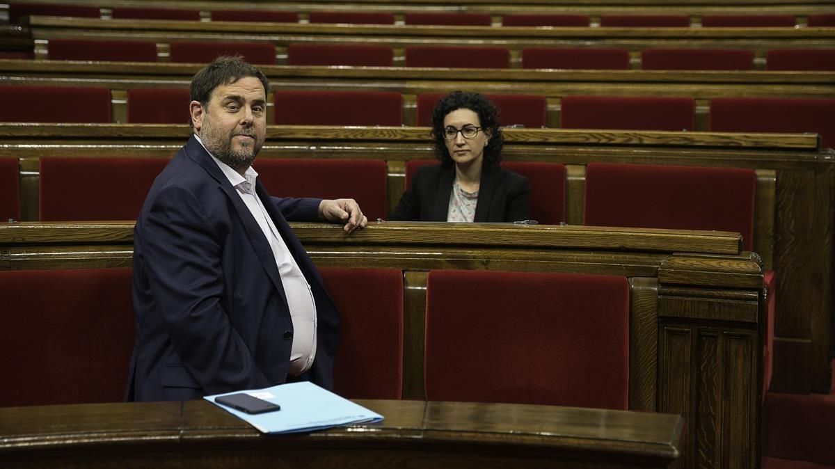 Oriol Junqueras y Marta Rovira, en el Parlament en abril del 2017. Oriol Junqueras y Marta Rovira, en el Parlament en abril del 2017.