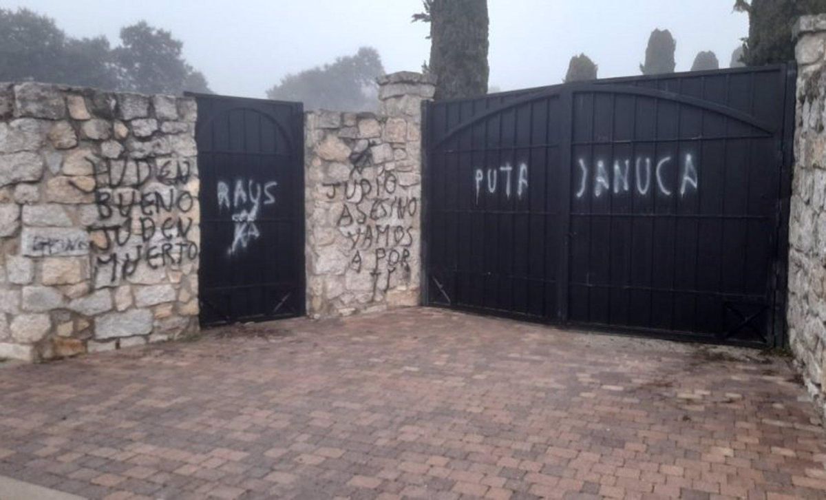 Ataque vandálico en el cementerio judío de Madrid. Ataque vandálico en el cementerio judío de Madrid.