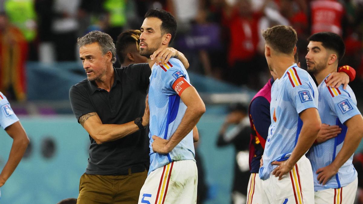 Luis Enrique animando a sus jugadores tras la eliminación en octavos de final del Mundial