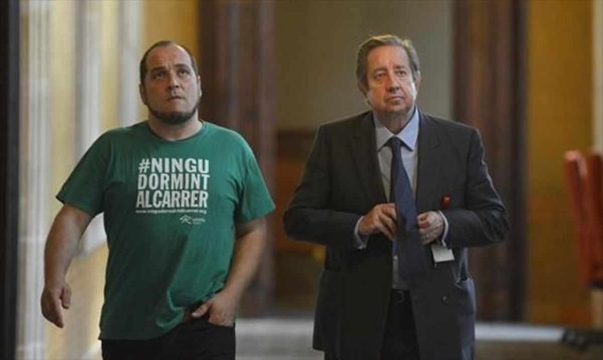El presidente de la ’comisión Pujol’, David Fernàndez, y el empresario Javier de la Rosa, ayer en el Parlament. El presidente de la ’comisión Pujol’, David Fernàndez, y el empresario Javier de la Rosa, ayer en el Parlament.