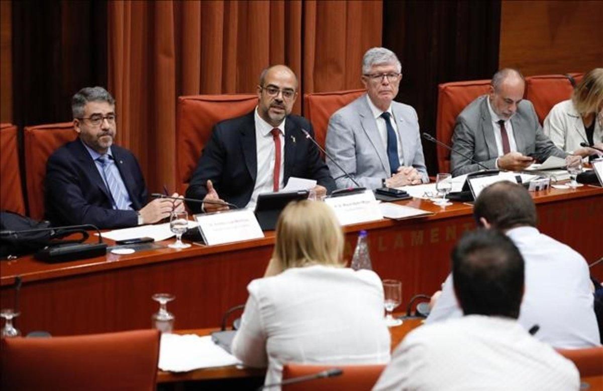 El ’conseller’ de Interior, Miquel Buch, durante su comparecencia en la comisión de Interior en el Parlament. El ’conseller’ de Interior, Miquel Buch, durante su comparecencia en la comisión de Interior en el Parlament.
