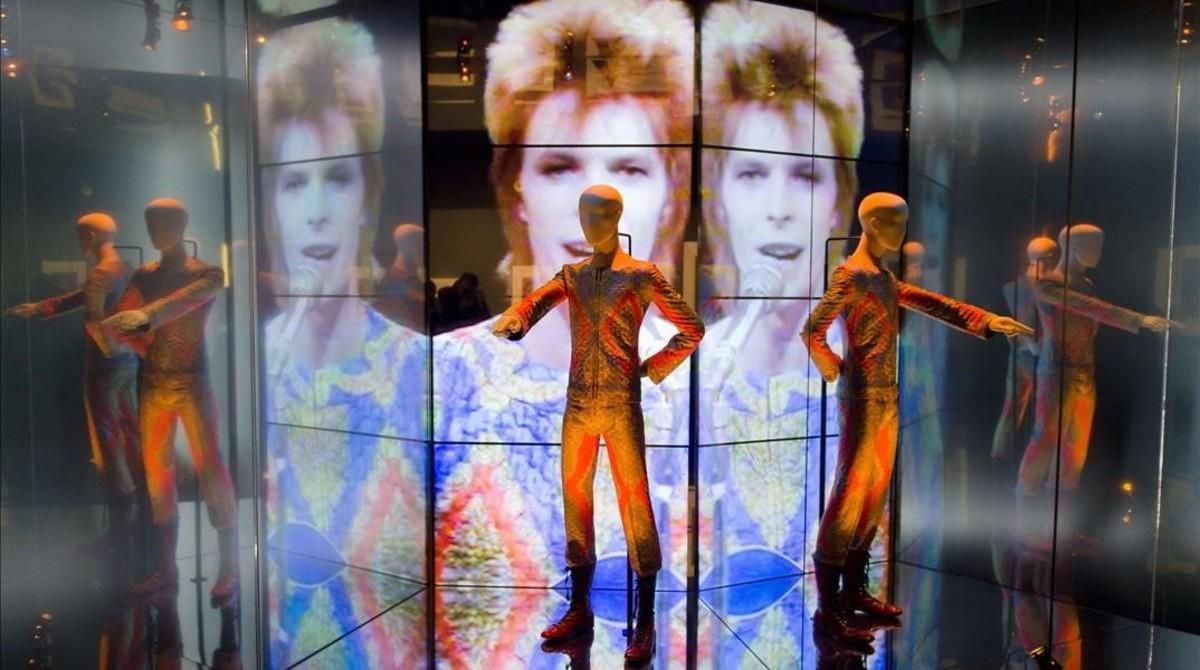 Un detalle de la exposición sobre David Bowie en el Victoria & Albert Museum. Un detalle de la exposición sobre David Bowie en el Victoria & Albert Museum.