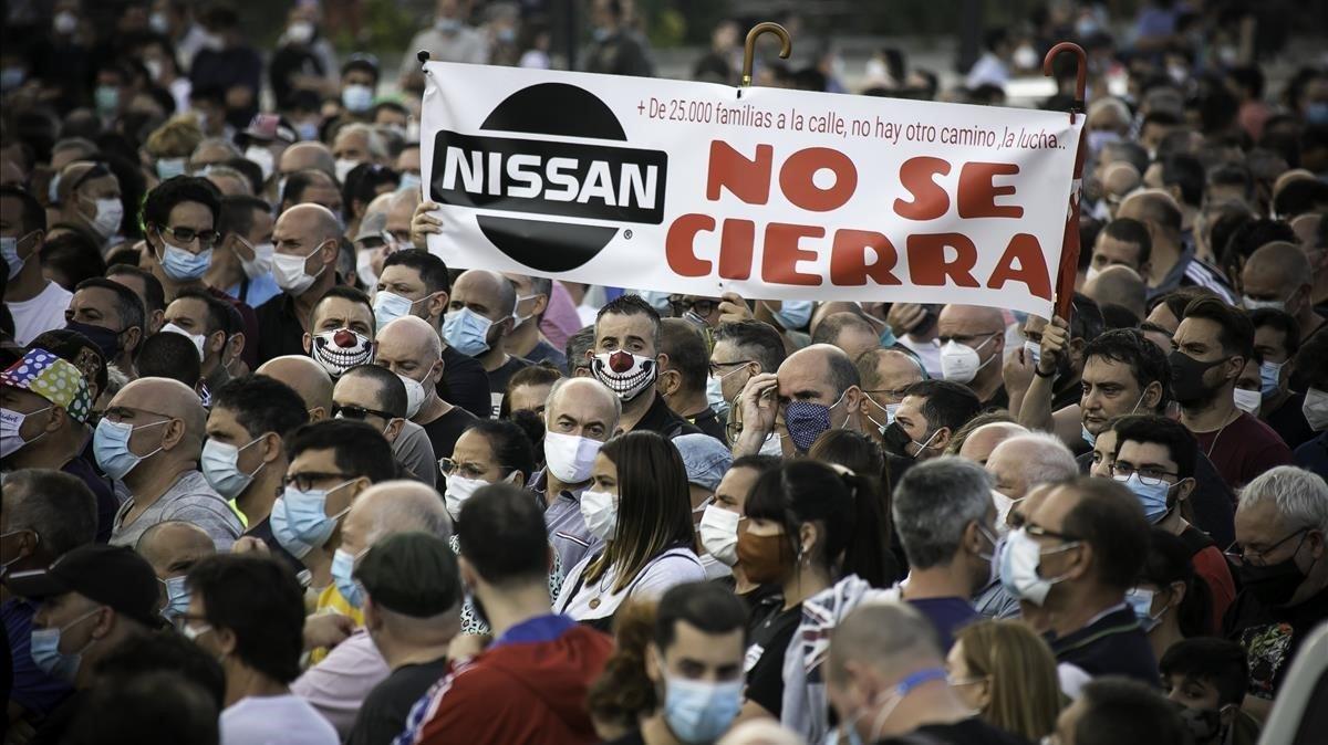 Manifestación de trabajadores de la Nissan, en contra del cierre de sus factorías en Catalunya. 