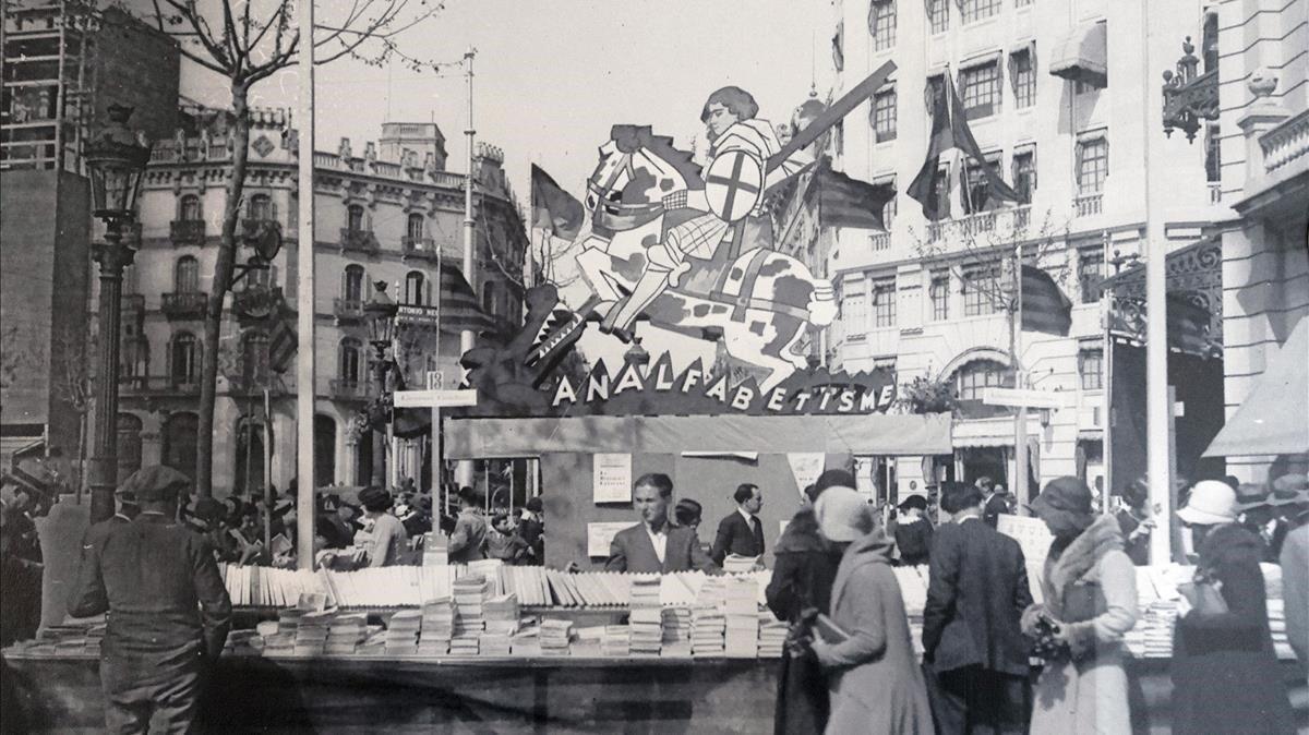 Estand de la librería Catalonia de Barcelona en el Sant Jordi de 1932. 