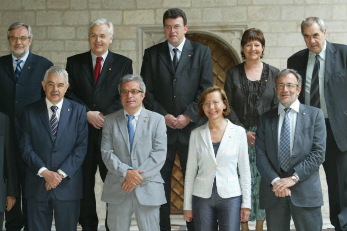 Ferran Mascarell y Ernest Maragall, junto al ’president’ Pasqual Maragall, en la foto del Govern en la Generalitat en el 2006.