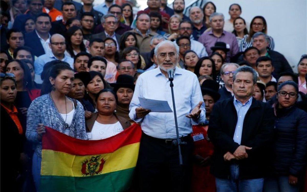 El candidato opositor a la presidencia de Bolivia, Carlos Mesa.