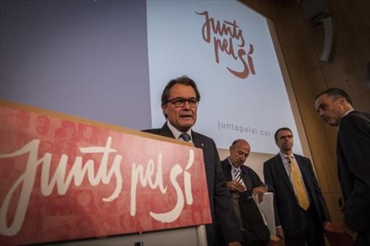 Artur Mas, ayer, junto a Germà Bel y Oriol Amat, en un acto de Junts pel Sí. Artur Mas, ayer, junto a Germà Bel y Oriol Amat, en un acto de Junts pel Sí.