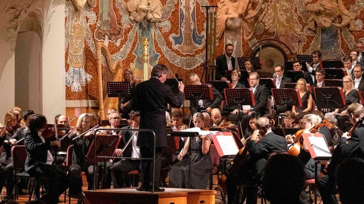 Esa-Pekka Salonen, al frente de la Philharmonia Orchestra en el Palau de la Música Esa-Pekka Salonen, al frente de la Philharmonia Orchestra en el Palau de la Música