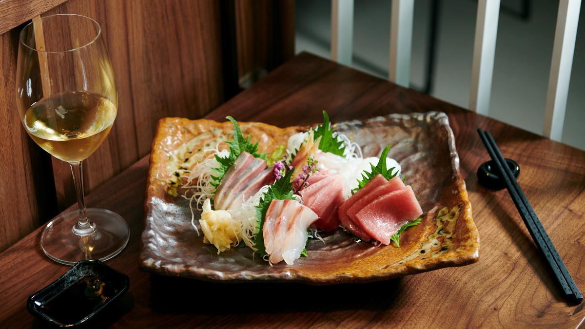 Plato de ’sashimi’ del restaurante Kintsugi.