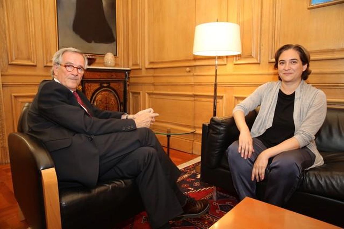 Xavier Trias y Ada Colau, durante la reunión que han mantenido este jueves en el ayuntamiento. Xavier Trias y Ada Colau, durante la reunión que han mantenido este jueves en el ayuntamiento.