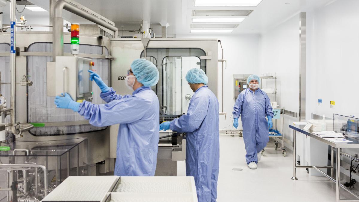 Investigadores trabajan en la fabricación del remdesivir, un fármaco experimental contra el covid-19. Investigadores trabajan en la fabricación del remdesivir, un fármaco experimental contra el covid-19.
