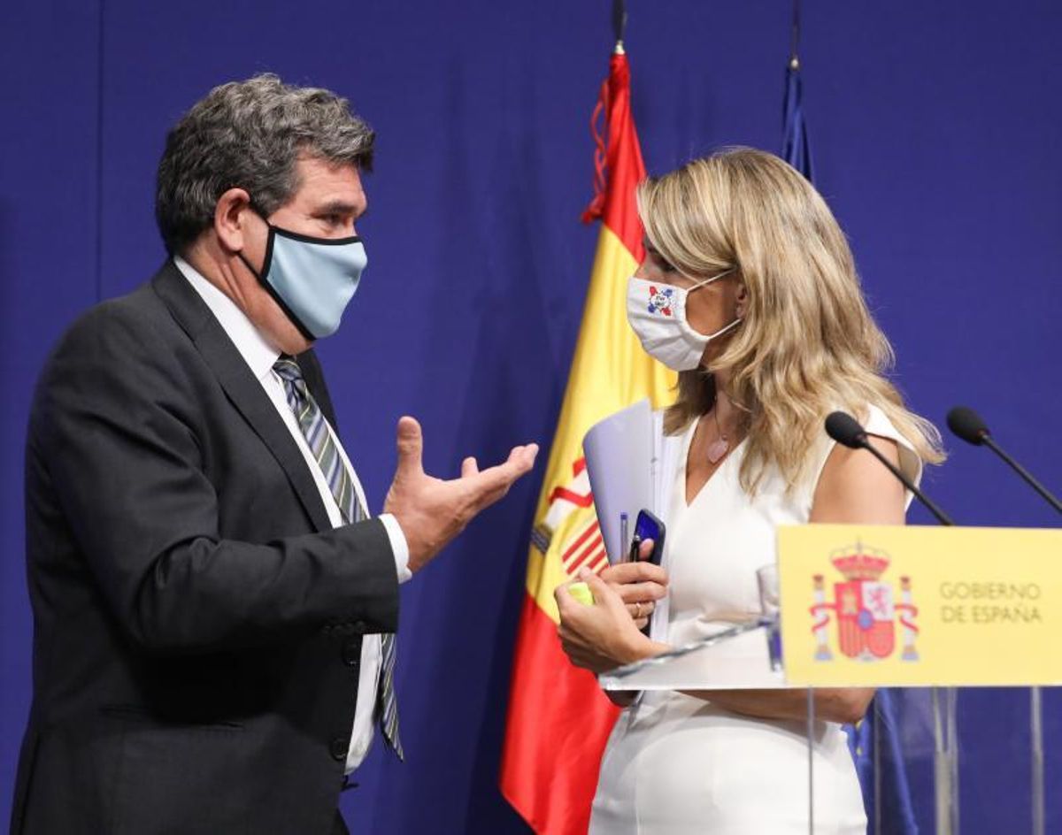 La vicepresidenta segunda y ministra de Trabajo, Yolanda Díaz, con el ministro de Inclusión, Seguridad Social y Migraciones, José Luis Escrivá, el pasado 2 de julio de 2021 en Madrid. La vicepresidenta segunda y ministra de Trabajo, Yolanda Díaz, con el ministro de Inclusión, Seguridad Social y Migraciones, José Luis Escrivá, el pasado 2 de julio de 2021 en Madrid.