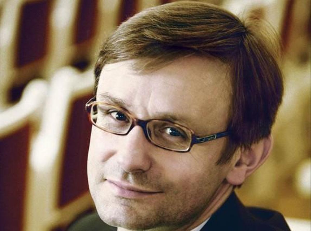 Simon Halsey. Simon Halsey.