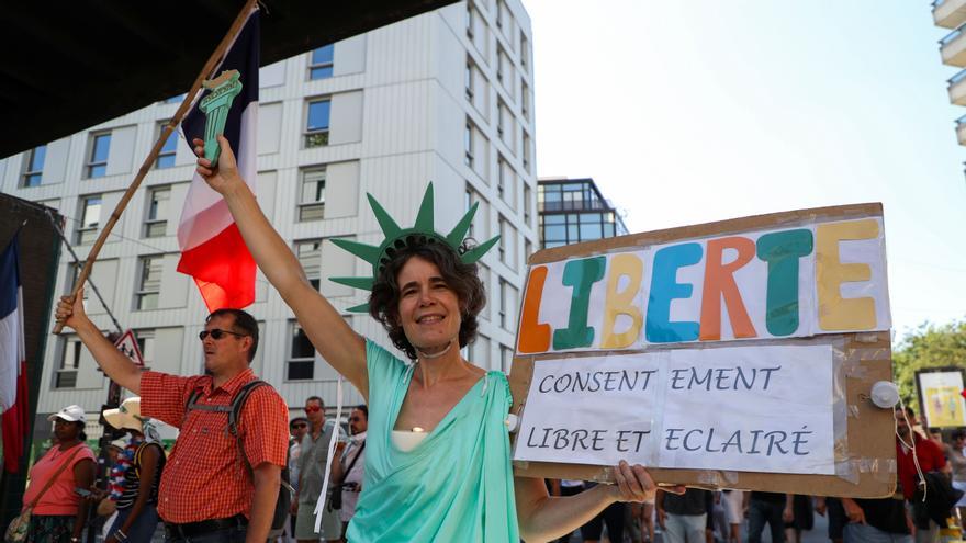 Nueva jornada de protestas en Francia contra el pase covid obligatorio - Vimarsana News