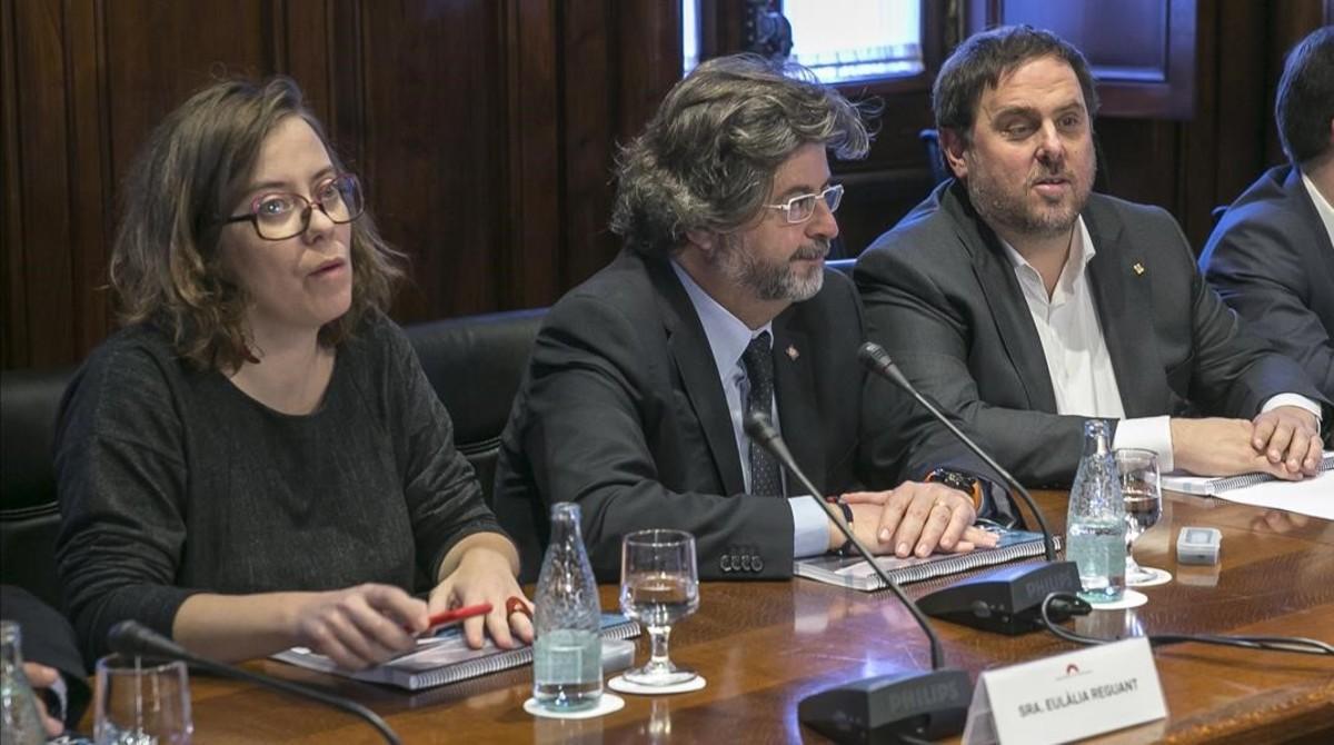 Eulàlia Reguant, Antoni Castellà y Oriol Junqueras, este martes, en la presentación de los presupuestos en el Parlament.