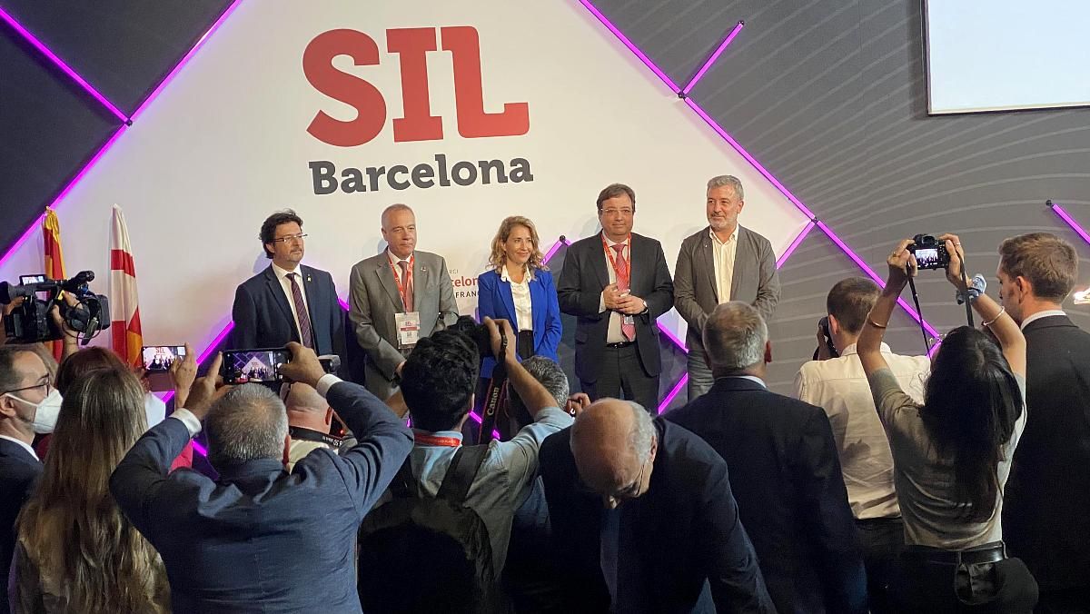 Gavín, Navarro, Sánchez, Fernández Vara y Collboni, durante la inauguración del SIL. Gavín, Navarro, Sánchez, Fernández Vara y Collboni, durante la inauguración del SIL.