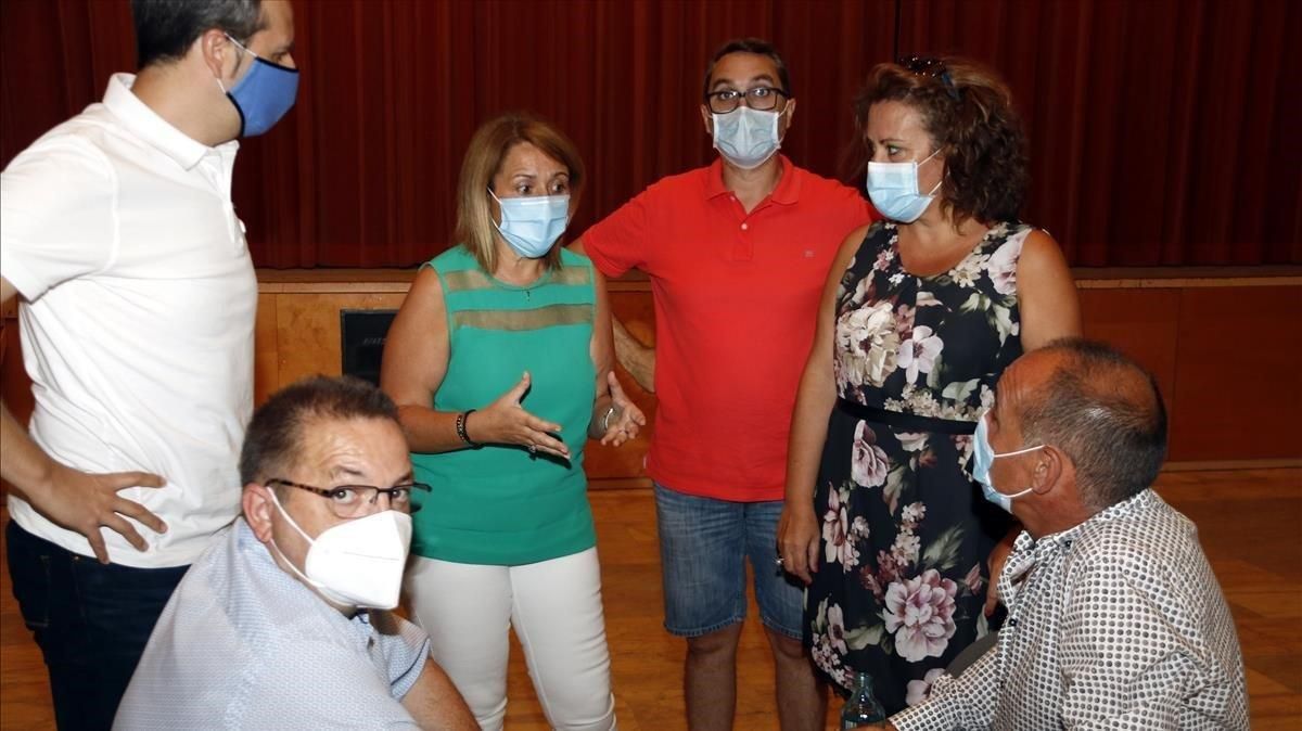 Alcaldes de seis de los siete pueblos del Baix Segrià (Lleida) afectados por el confinamiento domiciliario anunciado por el Govern el 12 de julio del 2020: Aitona, La Granja d’Escarp, Soses, Seròs, Torres de Segre y Alcarràs, este lunes. Alcaldes de seis de los siete pueblos del Baix Segrià (Lleida) afectados por el confinamiento domiciliario anunciado por el Govern el 12 de julio del 2020: Aitona, La Granja d’Escarp, Soses, Seròs, Torres de Segre y Alcarràs, este lunes.