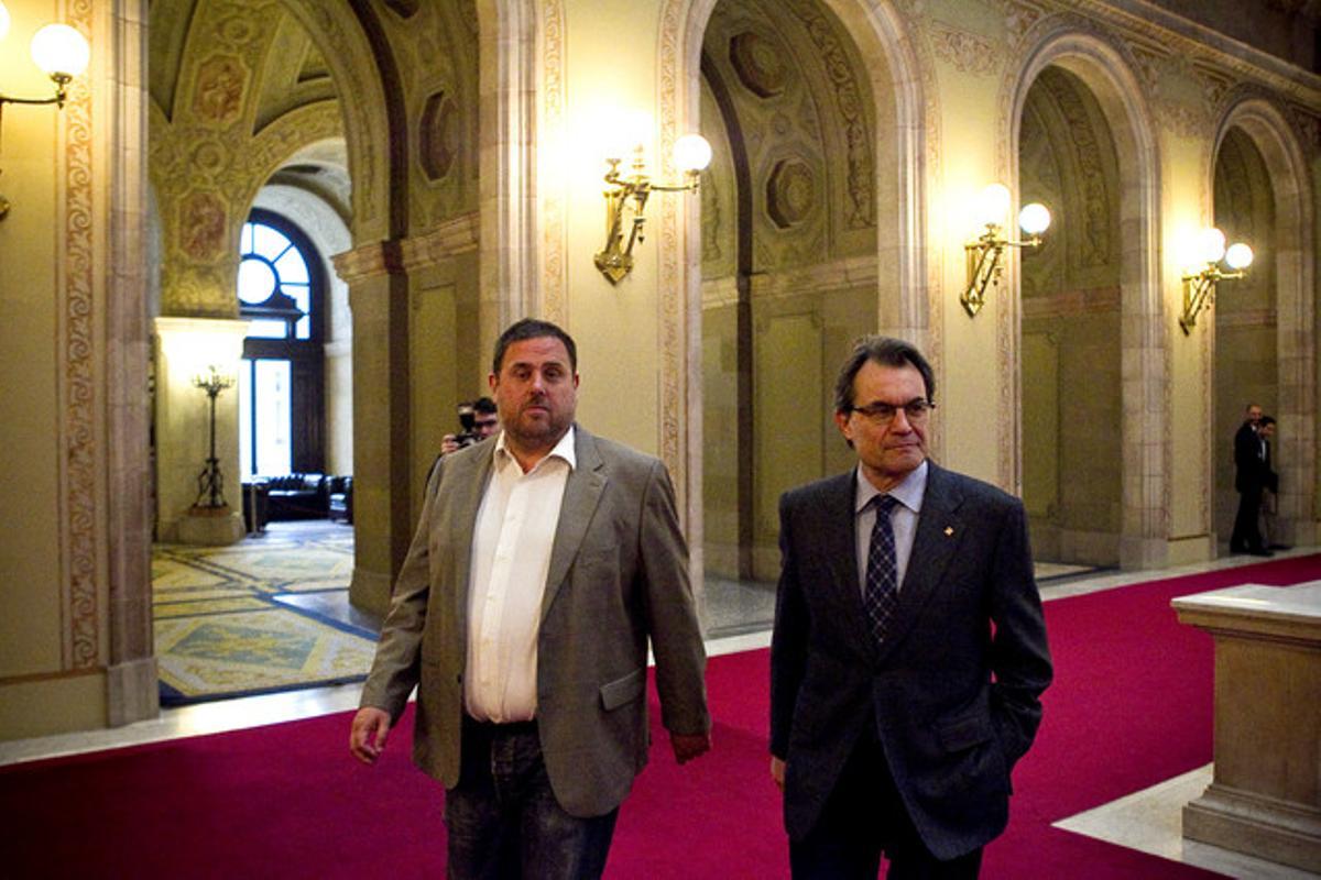 El líder d’ERC, Oriol Junqueras, i el president de la Generalitat, Artur Mas, al Parlament.