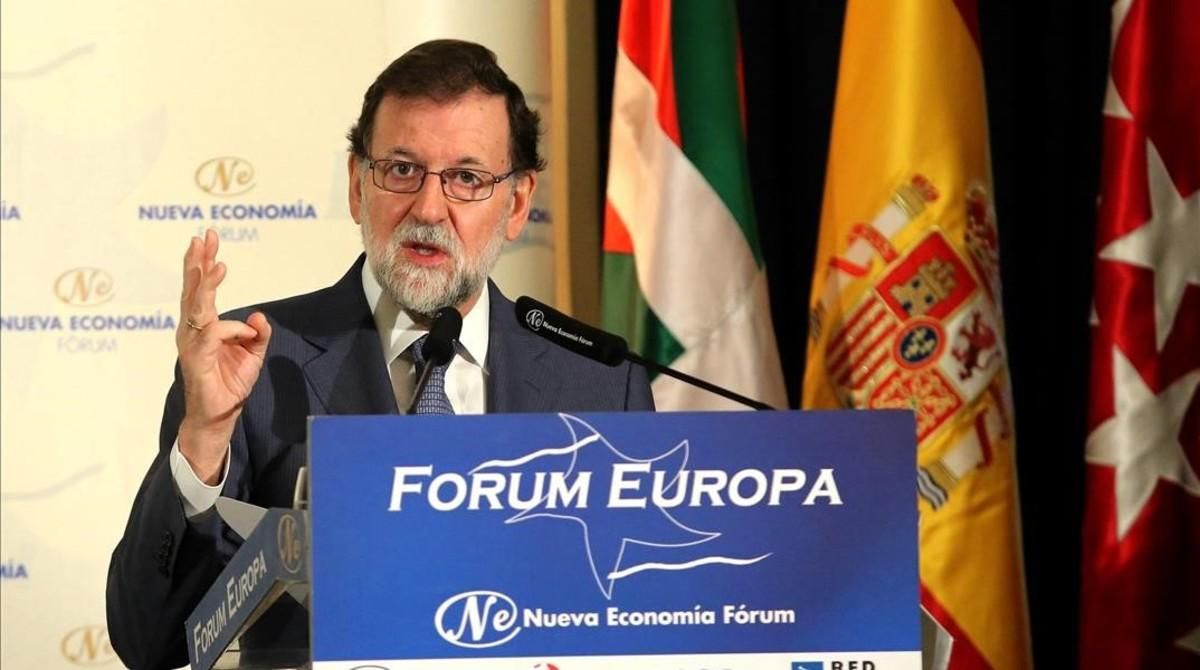 Mariano Rajoy, durante la presentación de una conferencia del dirigente del PP vasco Alfonso Alonso, este lunes en Madrid. Mariano Rajoy, durante la presentación de una conferencia del dirigente del PP vasco Alfonso Alonso, este lunes en Madrid.