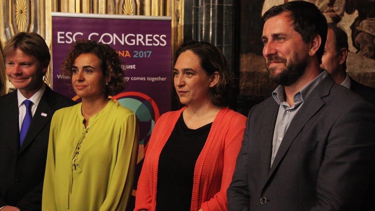 Jeroen Bax, Dolors Montserrat, Ada Colau y Antoni Comín, en la presentación del Congreso. Jeroen Bax, Dolors Montserrat, Ada Colau y Antoni Comín, en la presentación del Congreso.