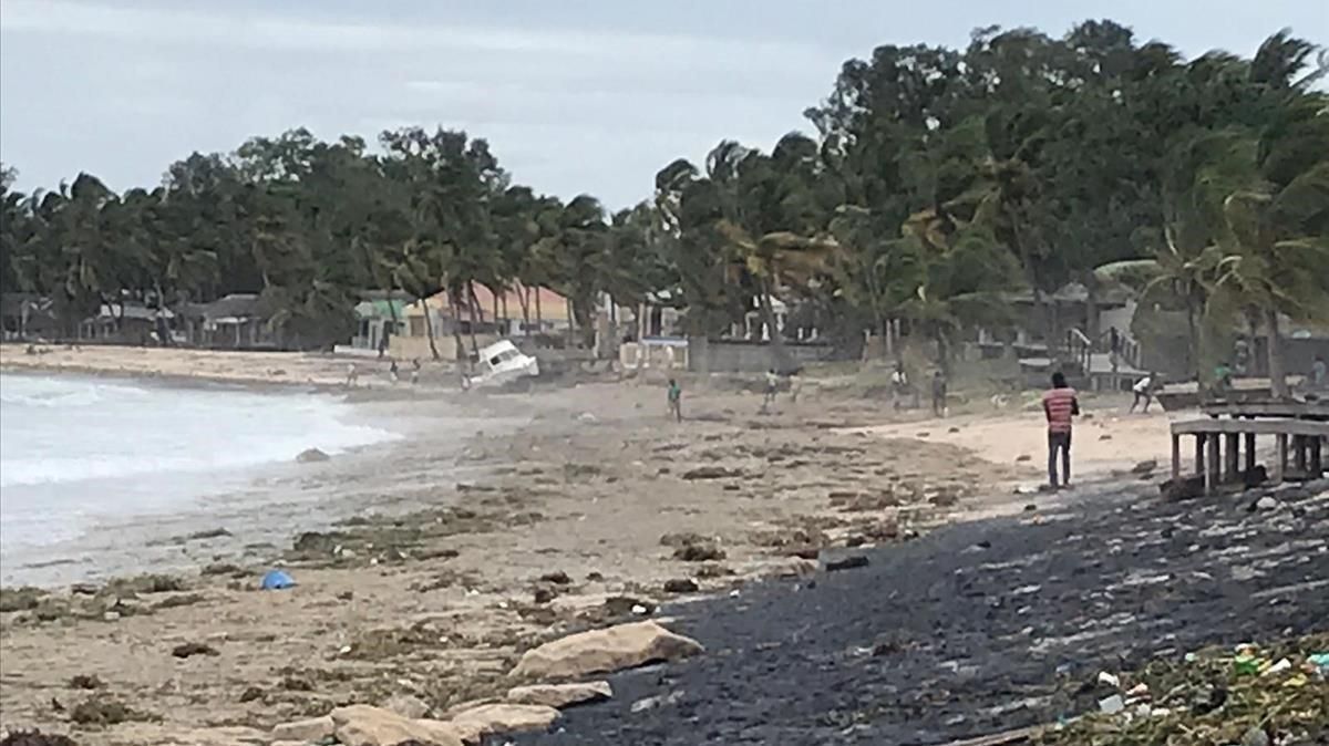Imagen de este jueves de la costa de Mozambique con fuertes vientos antes de la entrada a tierra del ciclón. Imagen de este jueves de la costa de Mozambique con fuertes vientos antes de la entrada a tierra del ciclón.