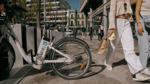 Una estación de bicicletas del servicio BiciMad en Madrid.