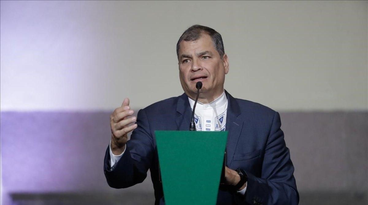 Rafael Correa en una conferencia en México. Rafael Correa en una conferencia en México.