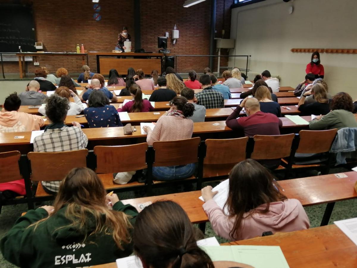 Rècord de participants en la prova del nivell C2 de català: «El necessito per ser professor»