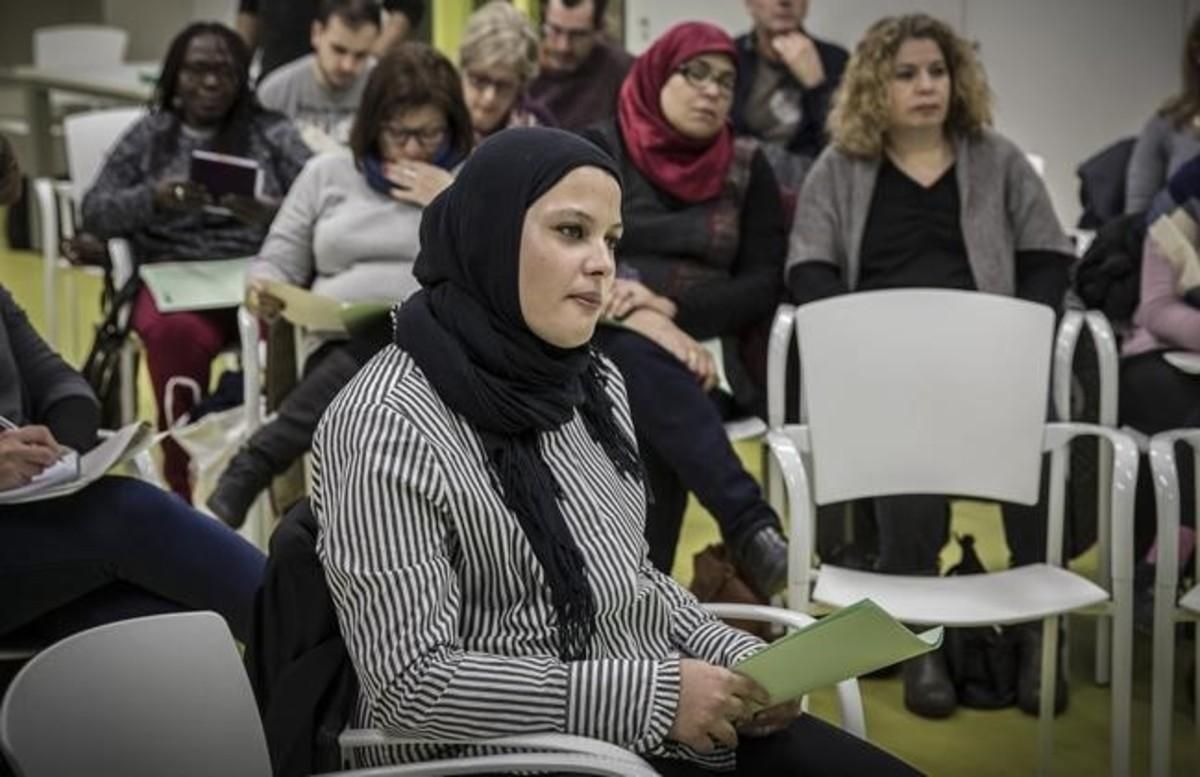 Entidades musulmanas de Barcelona se reunieron el pasado lunes con portavoces del ayuntamiento en el Pati Llimona. Entidades musulmanas de Barcelona se reunieron el pasado lunes con portavoces del ayuntamiento en el Pati Llimona.