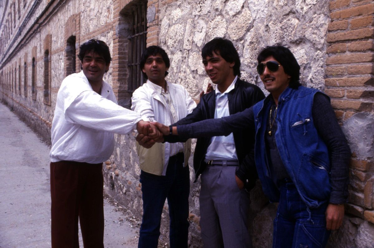 El Vaquilla (segundo por la derecha), con Los Chichos, en 1985. El Vaquilla (segundo por la derecha), con Los Chichos, en 1985.