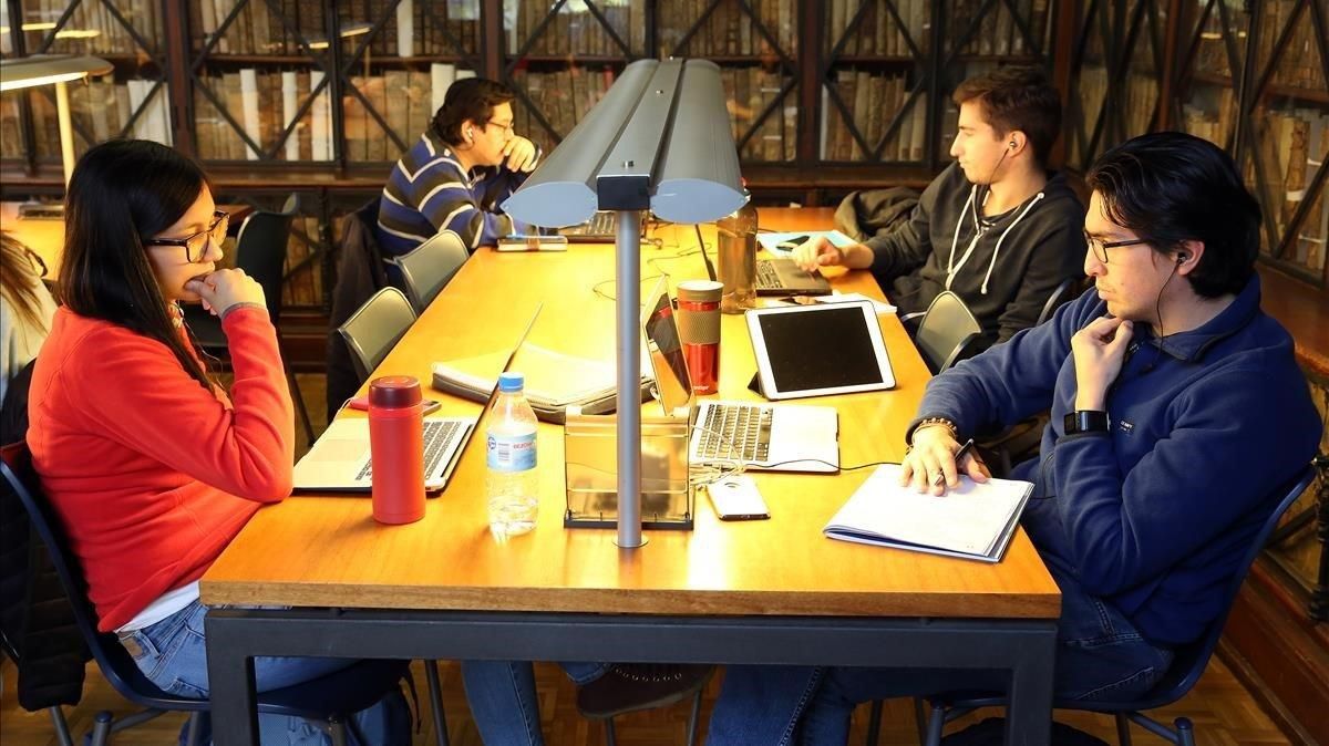 El Govern descarta la rebaixa universal del 30% de les taxes universitàries El Govern descarta la rebaixa universal del 30% de les taxes universitàries
