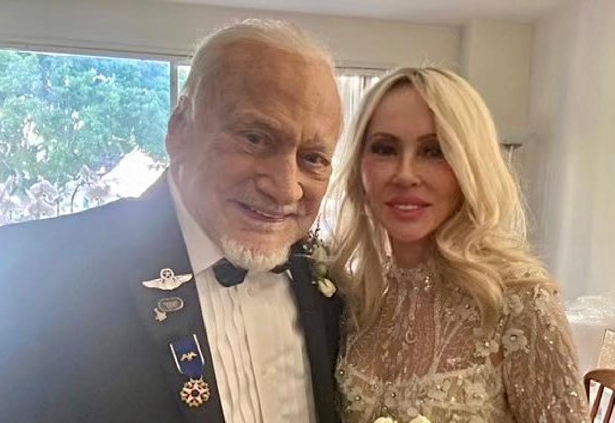 El astronauta ’Buzz’ Aldrin se ha casado el día de su 93º cumpleaños.