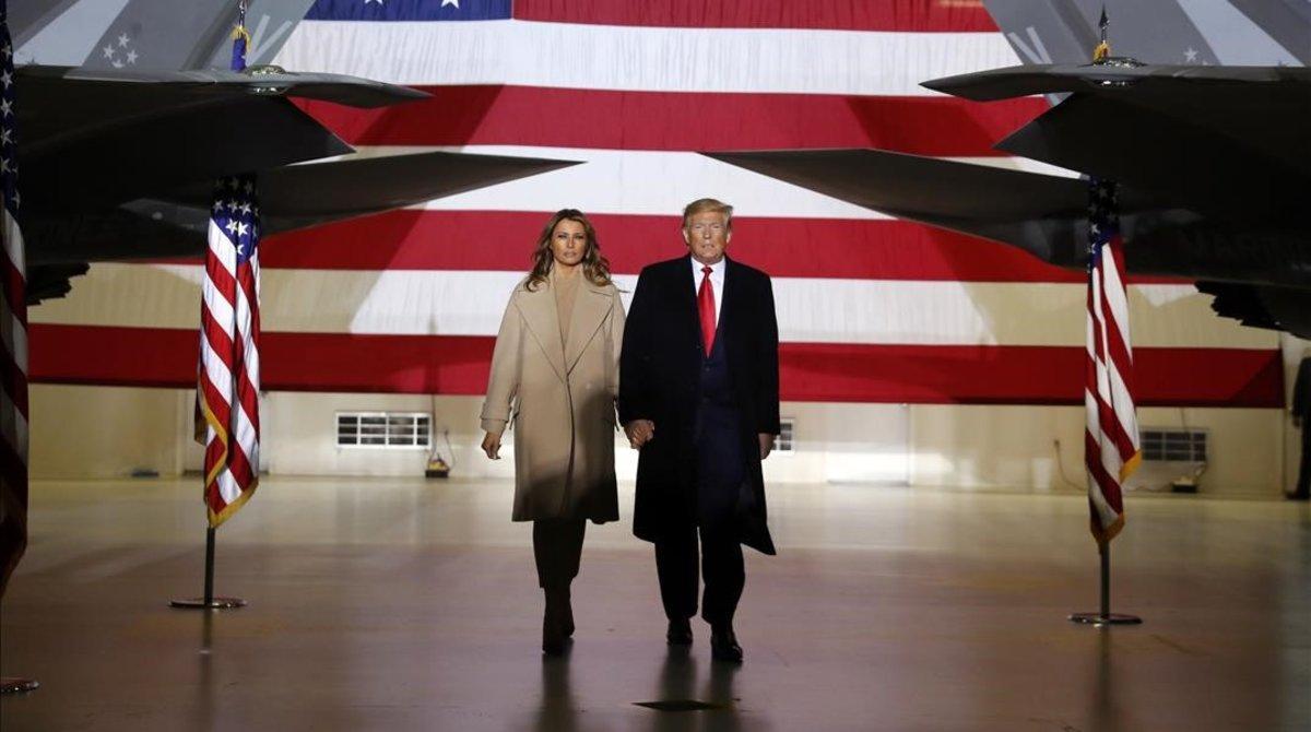 Donald Trump y su esposa Melania en la base aére de Andrews. Donald Trump y su esposa Melania en la base aére de Andrews.