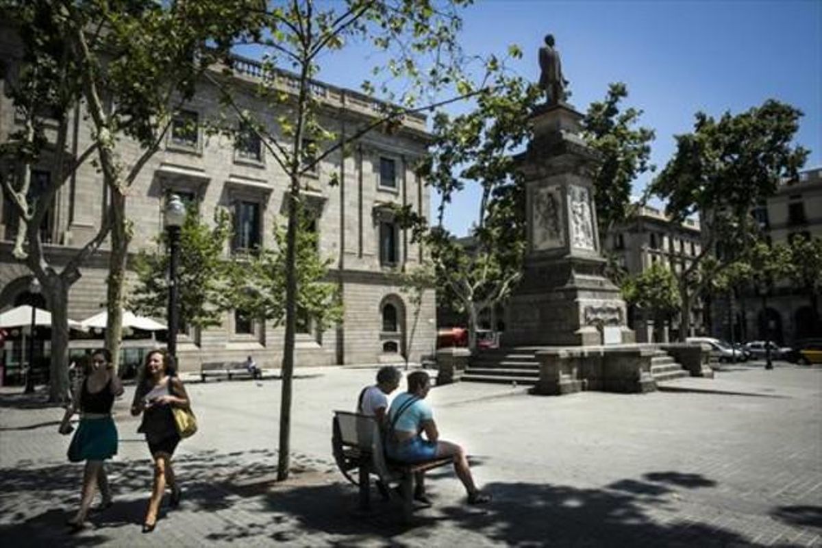 Estatua de Antonio López en la plaza que recibe su nombre. Estatua de Antonio López en la plaza que recibe su nombre.