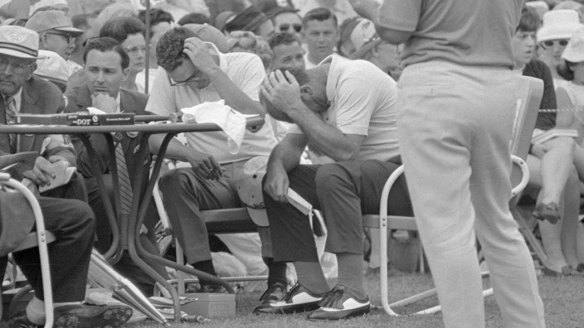 De Vincenzo, abatido tras el error que cometió en 1968. De Vincenzo, abatido tras el error que cometió en 1968.