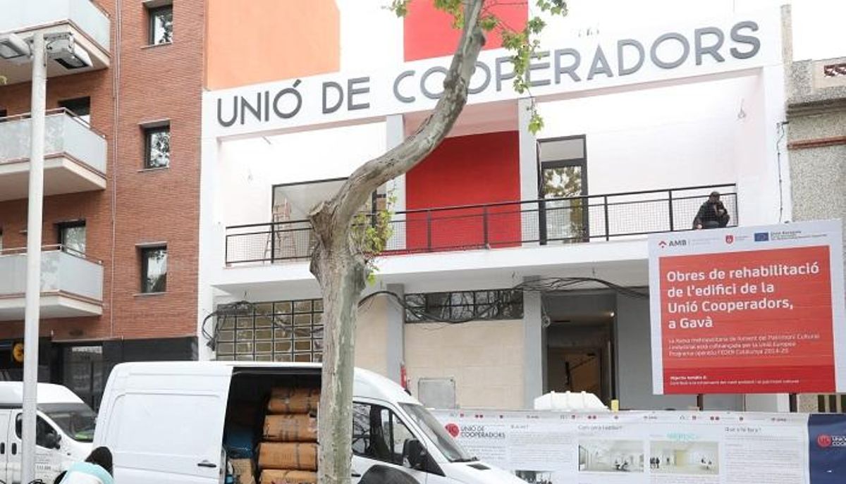 Fachada de la nueva Unió de Cooperadors Fachada de la nueva Unió de Cooperadors