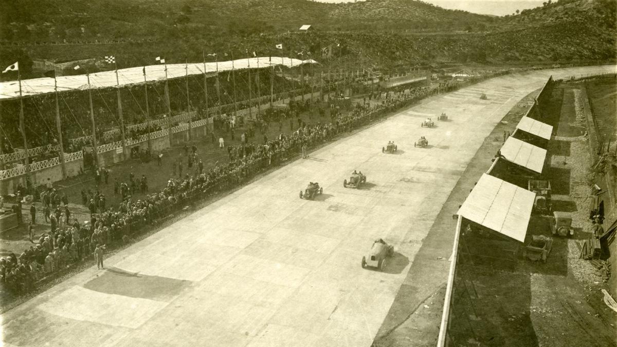Una carrera en el autódromo de Terramar.