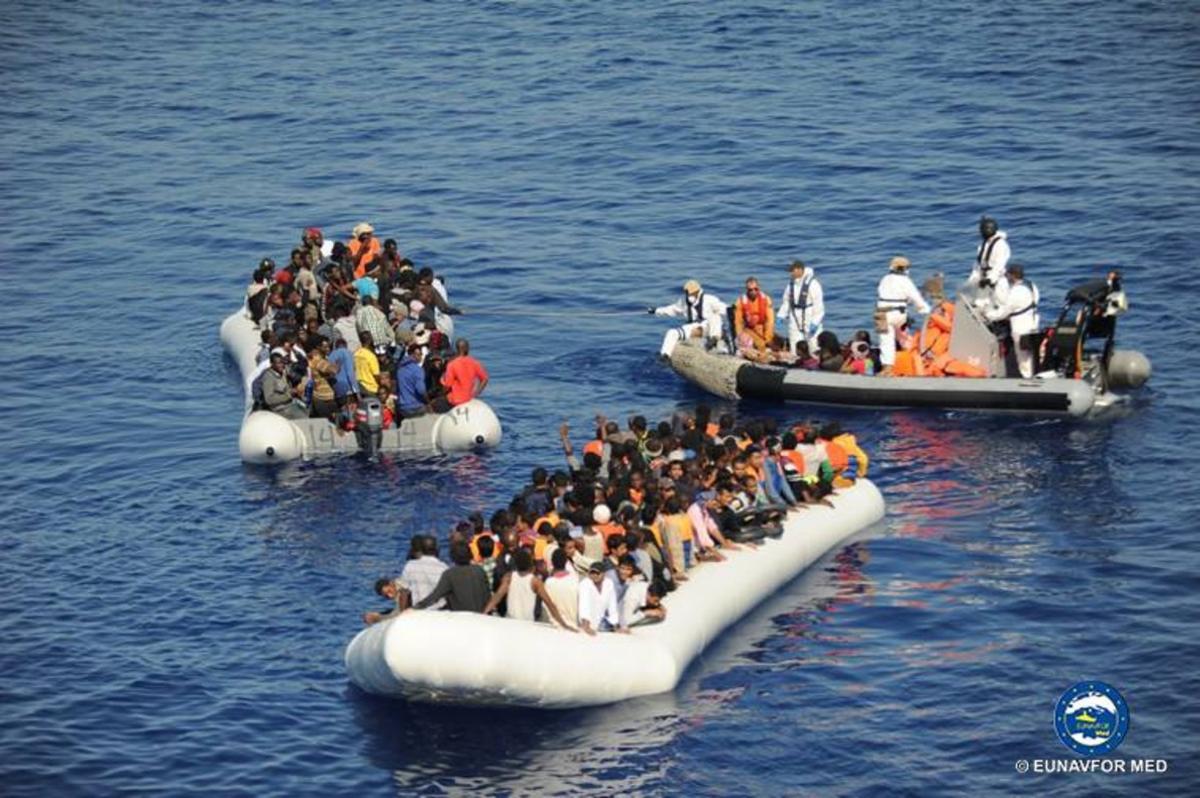 Operación de rescate de inmigrantes de la Eunavfor.