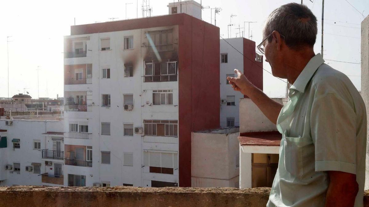 Mueren dos mujeres y una resulta herida en el incendio de una vivienda en Valencia Mueren dos mujeres y una resulta herida en el incendio de una vivienda en Valencia