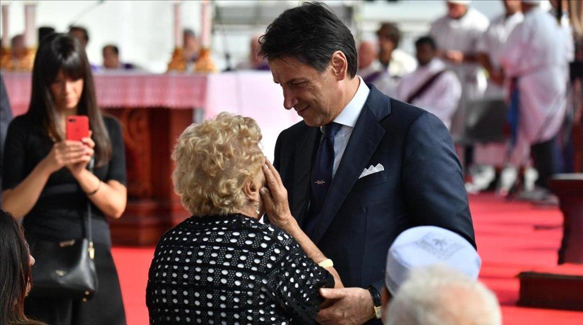 El primer ministro italiano, Giuseppe Conte, asiste a la ceremonia conmemorativa de las víctimas en el primer aniversario del colapso del puente de la autopista Morandi en Génova