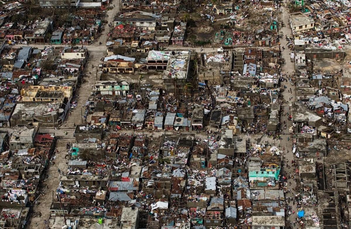 Vista aérea de la localidad haitiana de Jeremie, destruida por el huracán ’Matthew’.