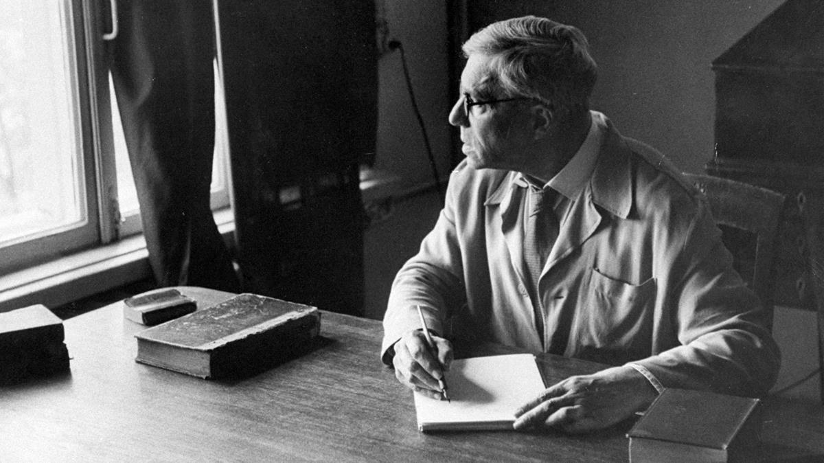 Borís Pasternak, en su despacho en octubre de 1958, fecha en la que ganó el Nobel de Literatura. 