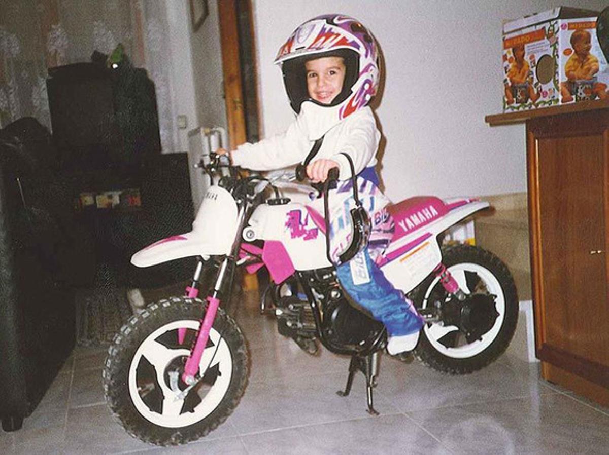 Marc Márquez, con 4 años, subido a su primera moto, regalo de los Reyes Magos. Marc Márquez, con 4 años, subido a su primera moto, regalo de los Reyes Magos.