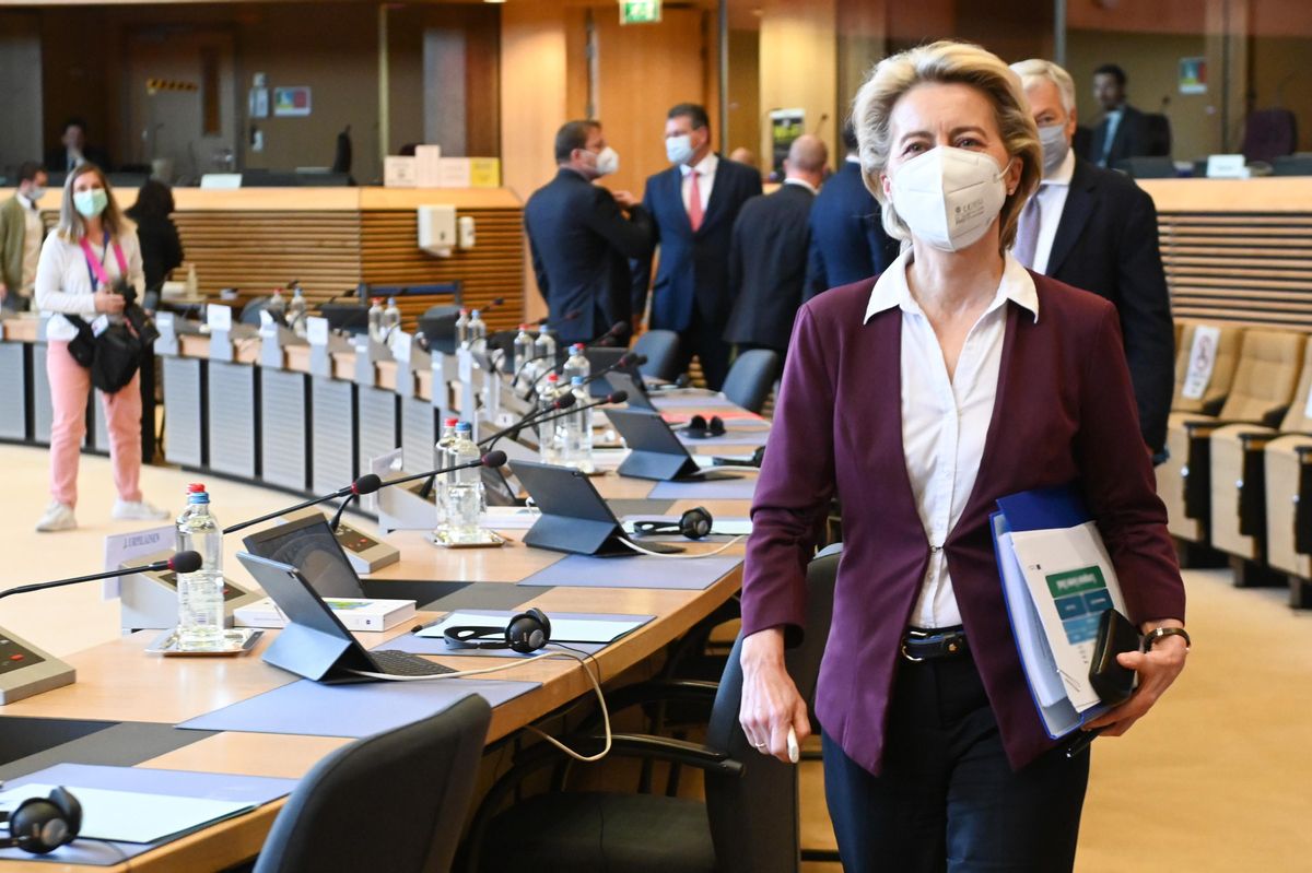 Ursula von der Leyen en el Parlamento europeo este jueves. Ursula von der Leyen en el Parlamento europeo este jueves.